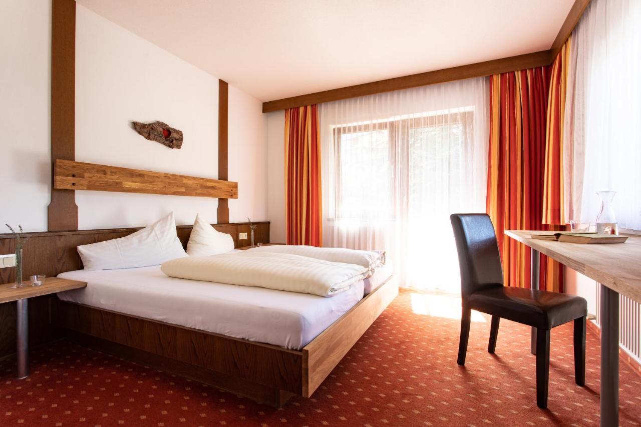 Ferienhotel Bergland Arzl im Pitztal Buitenkant foto