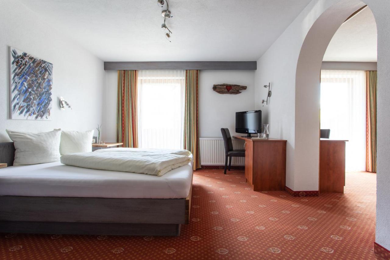 Ferienhotel Bergland Arzl im Pitztal Buitenkant foto
